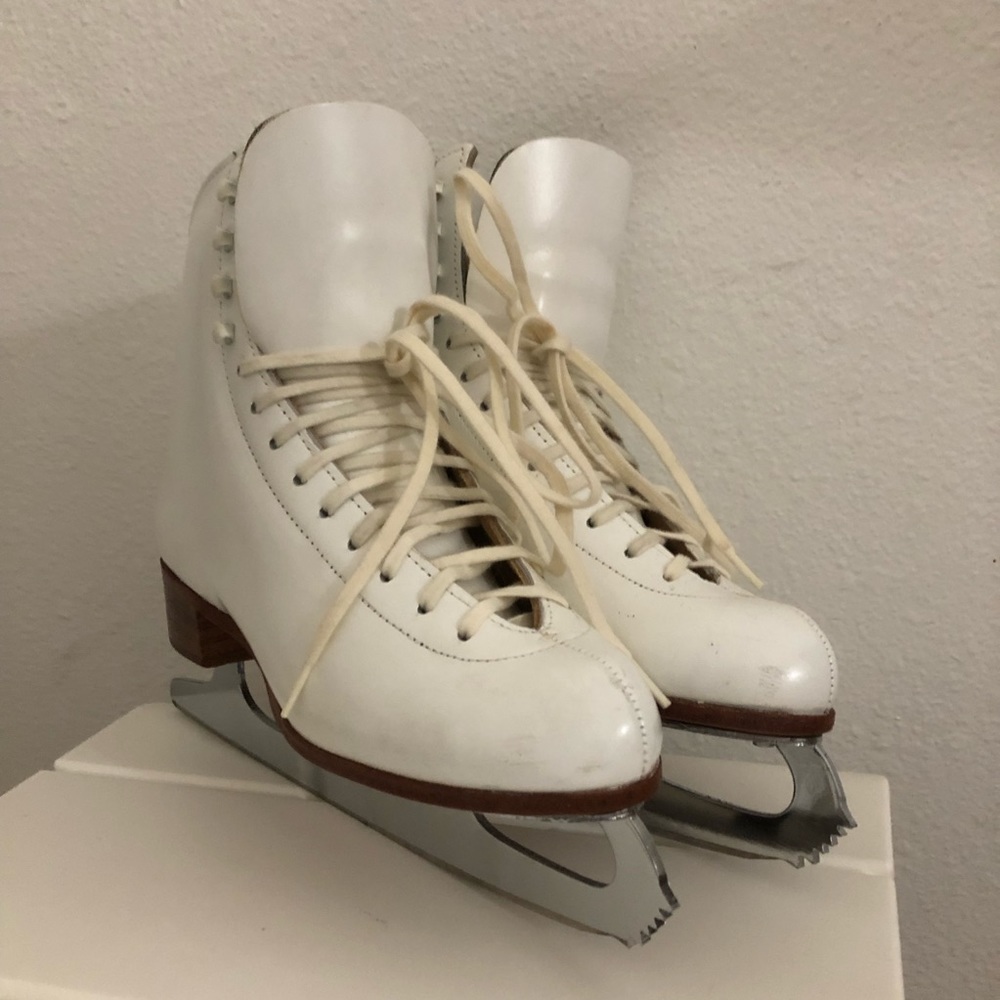 Riedell by Red Wing Iceskates with Sheffield Steel Blades